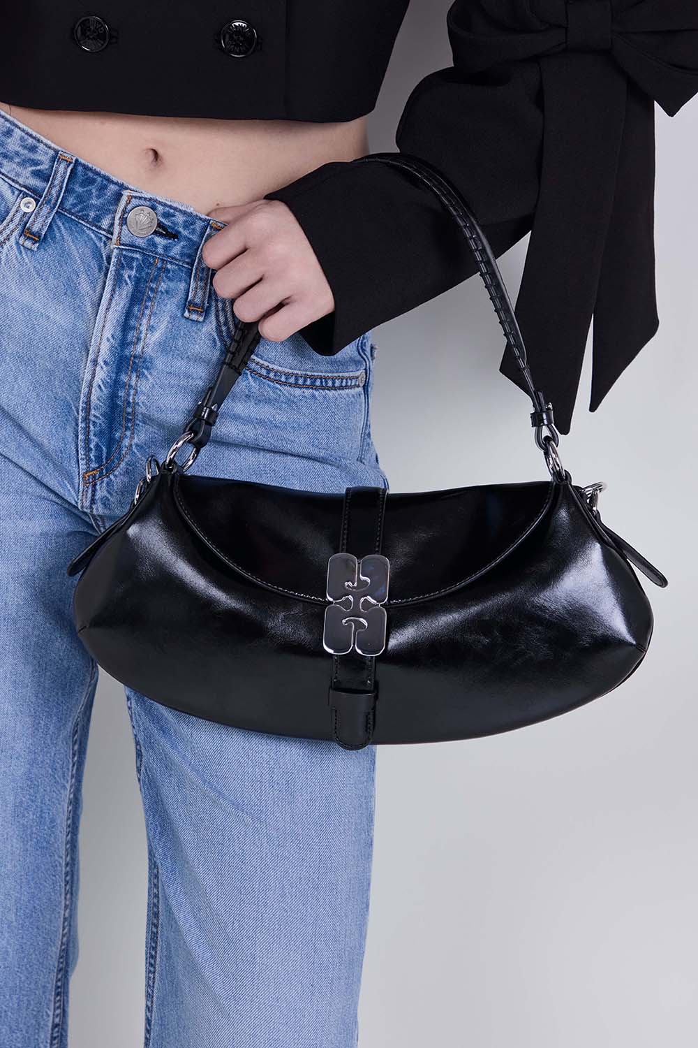 תמונת כל הלוק של תיק כתף קאט